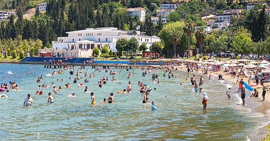 Kocaeli’de plajlar doldu taştı
