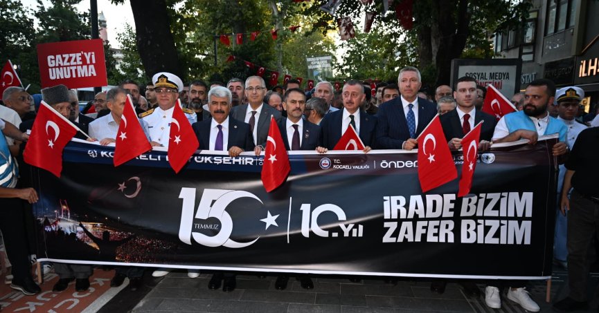 Binlerce Kocaelili kol kola yürüdü