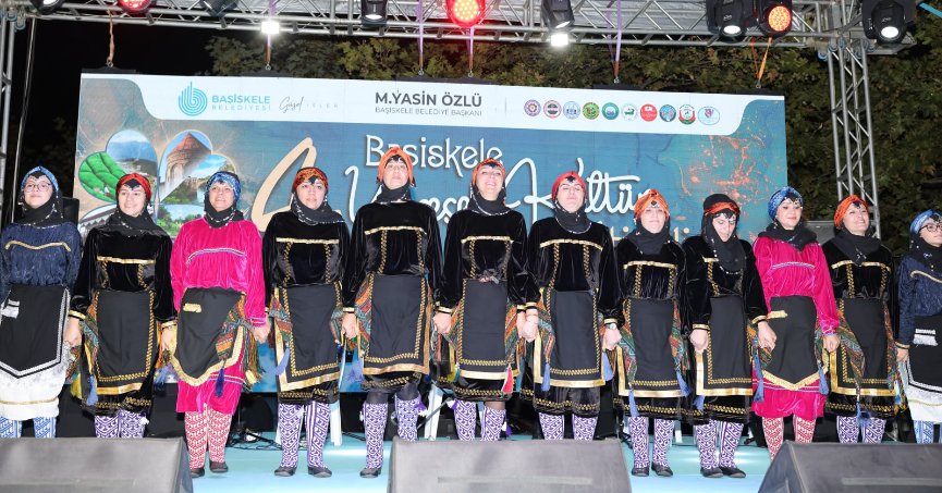 Yöresel kültürler festivalde buluştu
