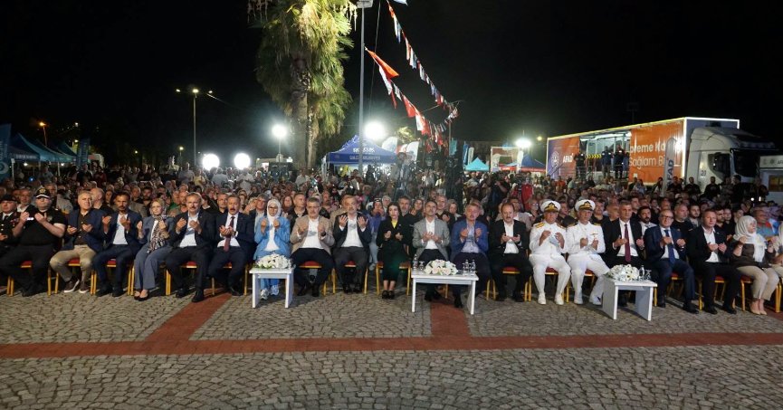 Deprem şehitleri dualarla anıldı