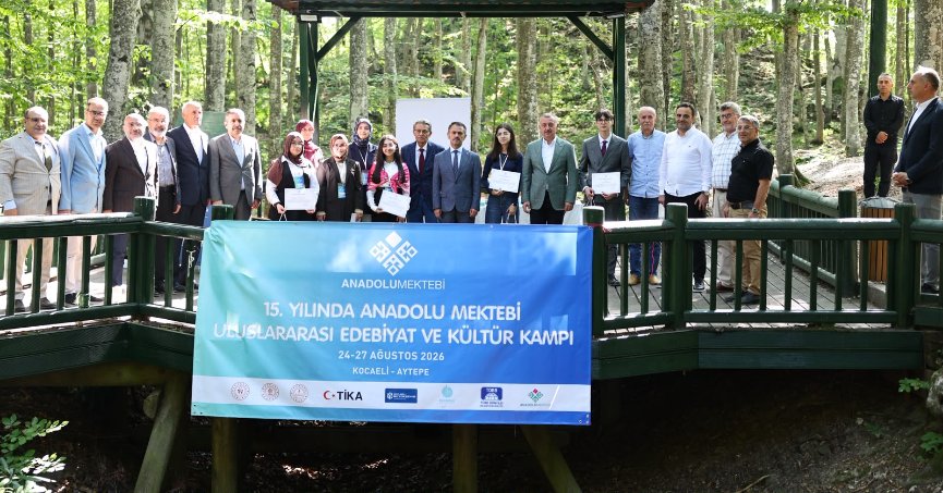 Protokol kampta gençlerle buluştu