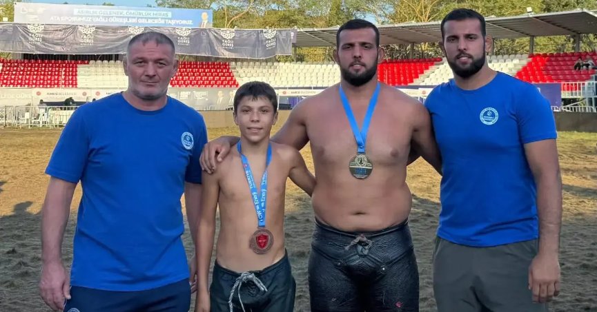 Kağıtspor’dan çifte madalya!