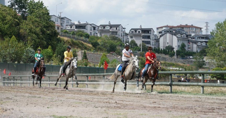 Rahvan at yarışı nefesleri kesti