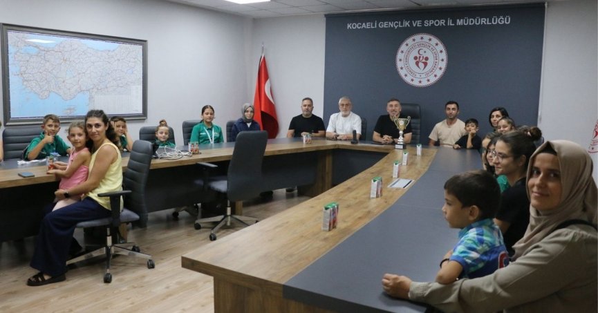 Buzdaki yıldızlardan Yavaşer'e ziyaret