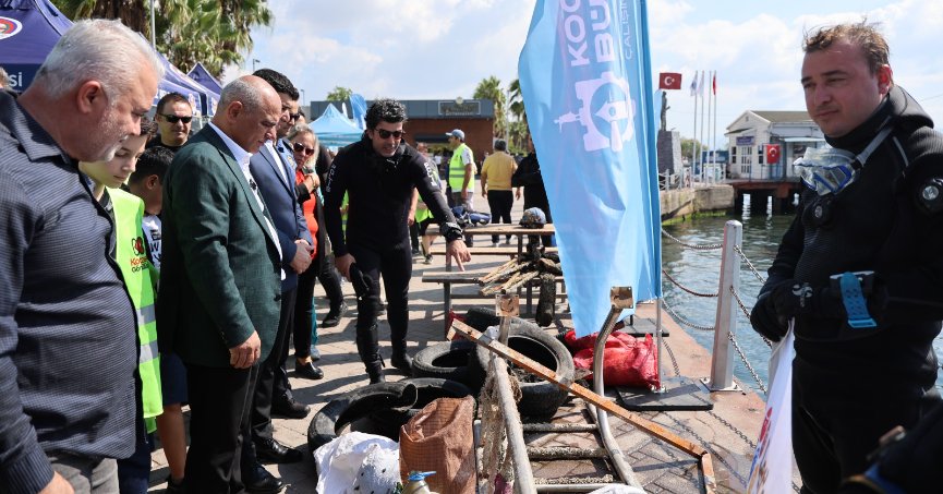 500 gönüllü, bir    ton atık topladı