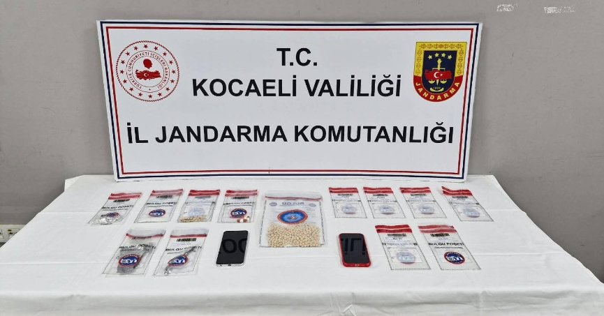Operasyonda çok sayıda uyuşturucu hap ele geçirildi