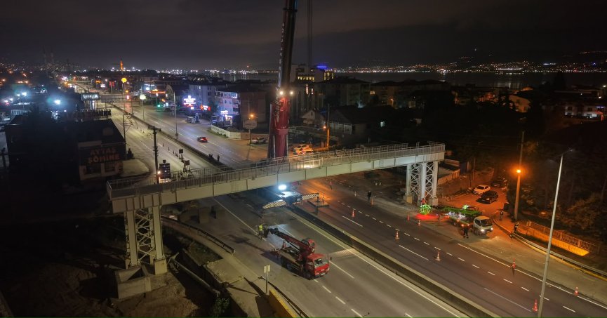 Başiskele Kavşağı’nda gece operasyonu