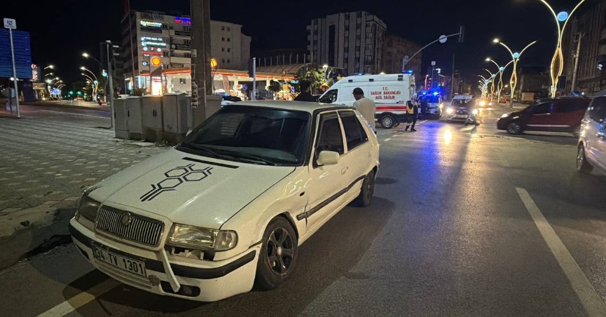 İki otomobil çarpıştı: 3 yaralı