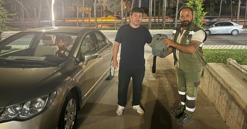 Bilezik dolu çantayı polise teslim etti