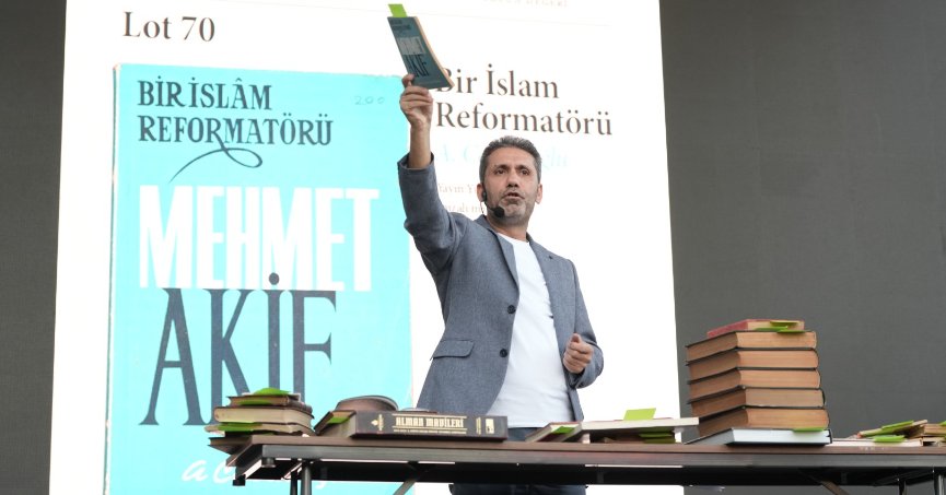 Kitap Fuarı’nda müzayede heyecanı