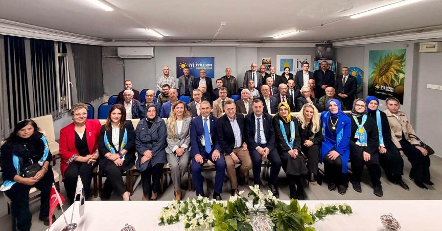 İYİ Parti Gölcük’te yeni yönetim tanıtıldı