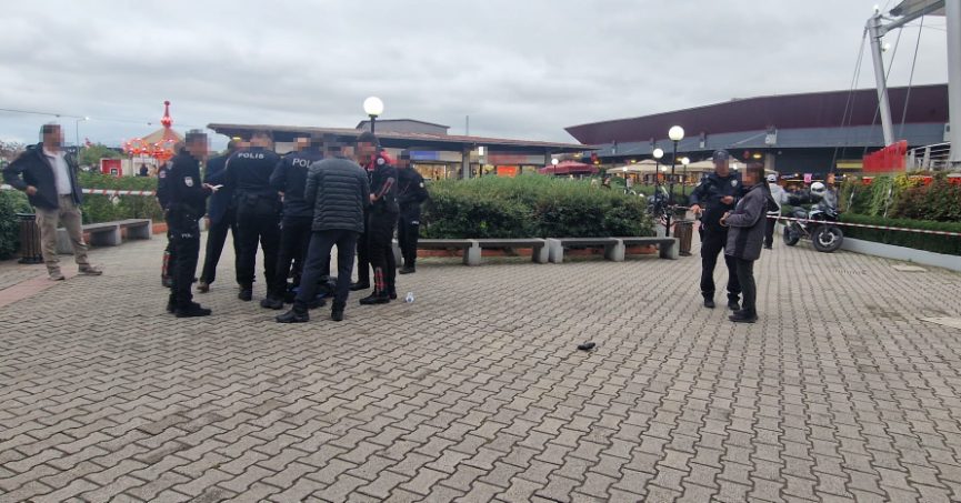AVM’de silahı ateş alınca kendini vurdu