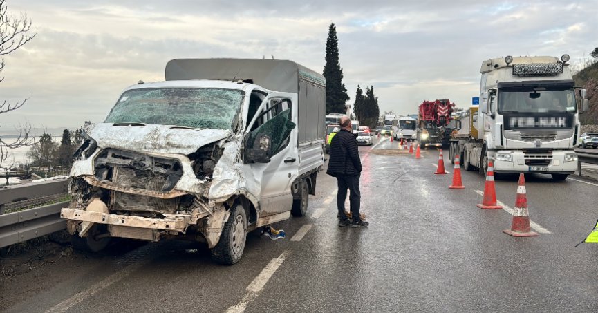 3 araç birbirine girdi: 7 yaralı