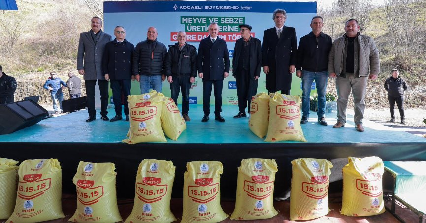 Büyükşehir’den 5 bin çiftçiye 37 bin paket gübre