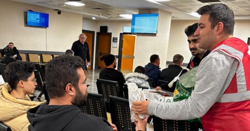 CHP Gençlik, sahur vakti sahaya indi