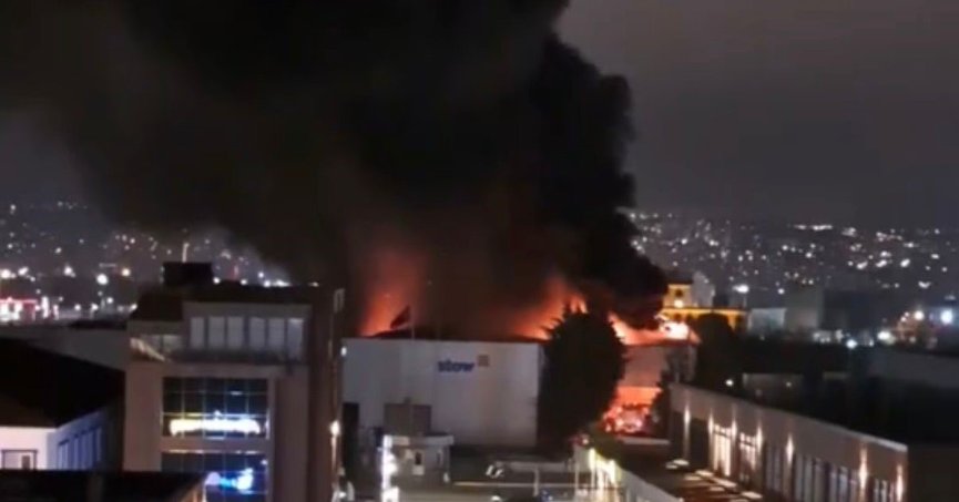 Raf imalatı yapılan fabrikada yangın