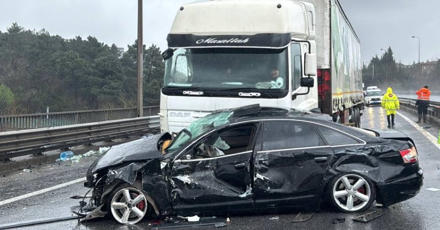 6 araç birbirine girdi: 3 yaralı