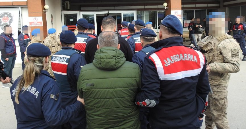 Rüşvet operasyonunda 13 şüpheli tutuklandı