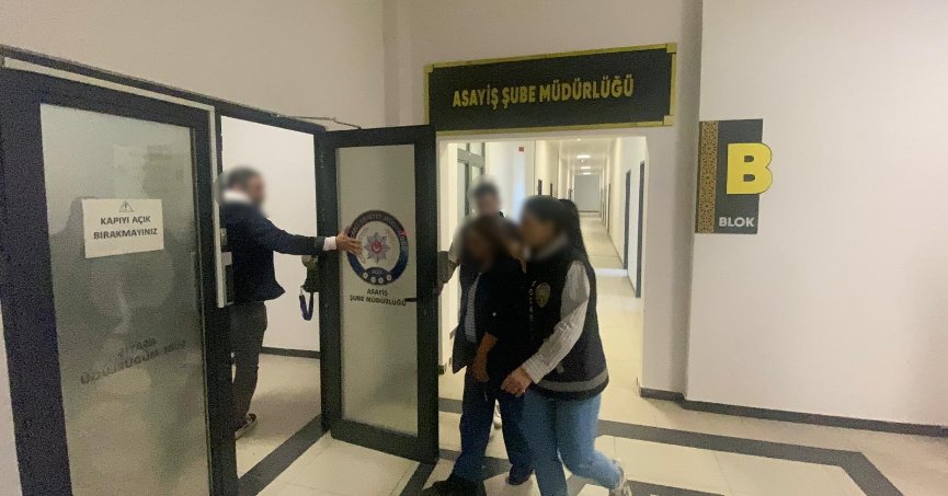 Evden ziynet eşyası çalan kadın yakalandı