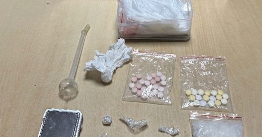 Şüpheli araçtan uyuşturucu çıktı