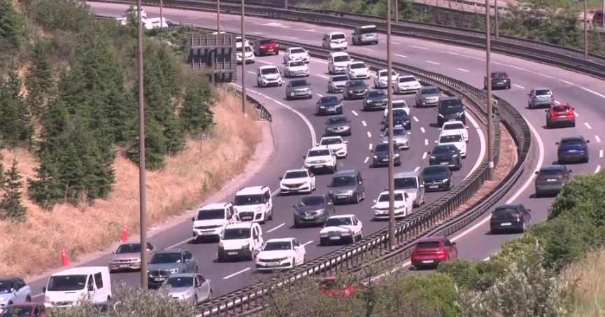 TEM’de kilometrelerce araç kuyruğu oluştu