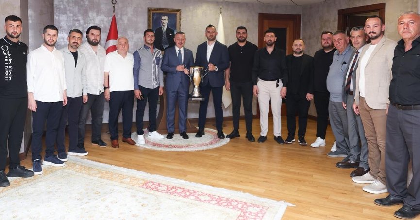 Şampiyon Gölcükspor, kupasıyla Büyükakın’a gitti