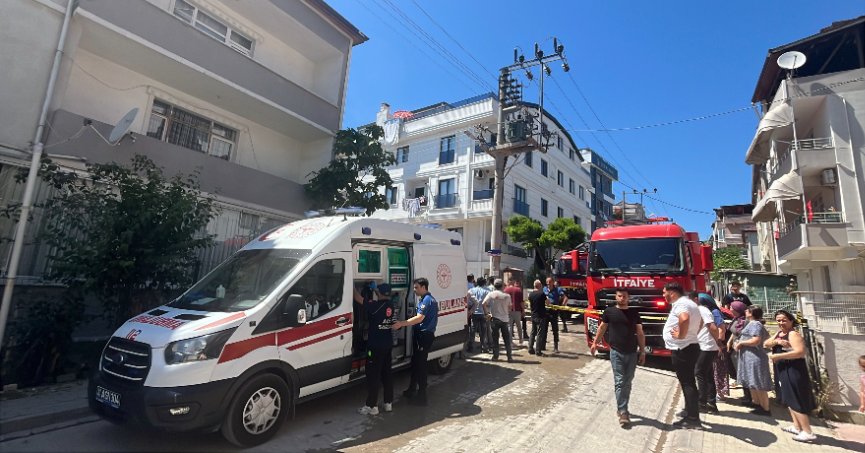Yangında mahsur kalan anne ve çocukları kurtarıldı