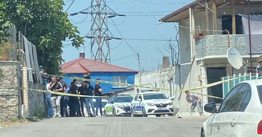 Karısını sokak ortasında bıçaklayarak öldürdü