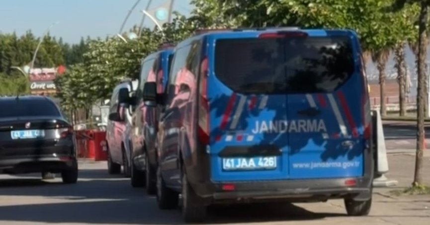 Kocaeli’de jandarmadan operasyon 18 şüpheli gözaltında
