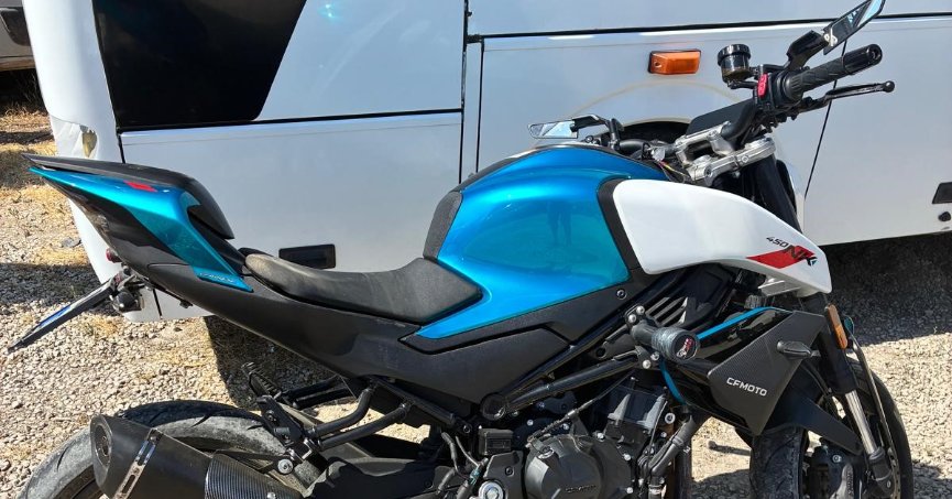 Motosikletlinin çarptığı polis memuru yaralandı