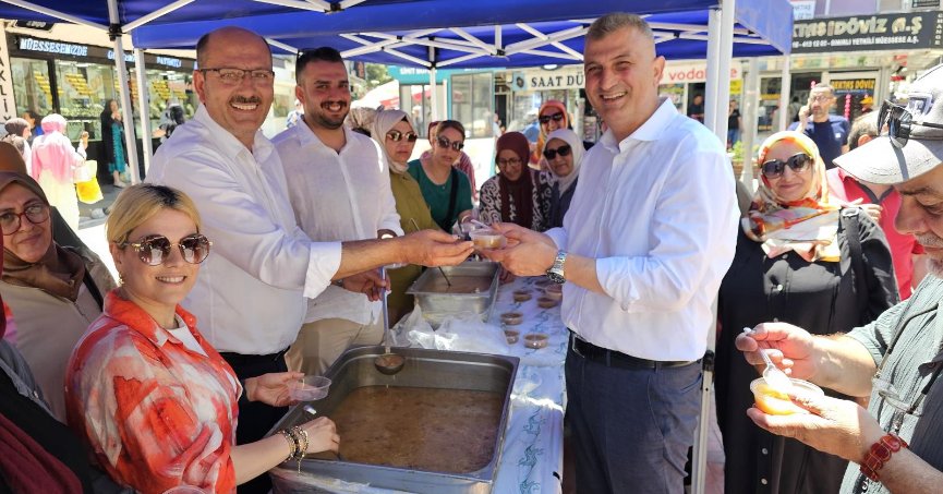 AK Parti Gölcük’ten aşure ikramı