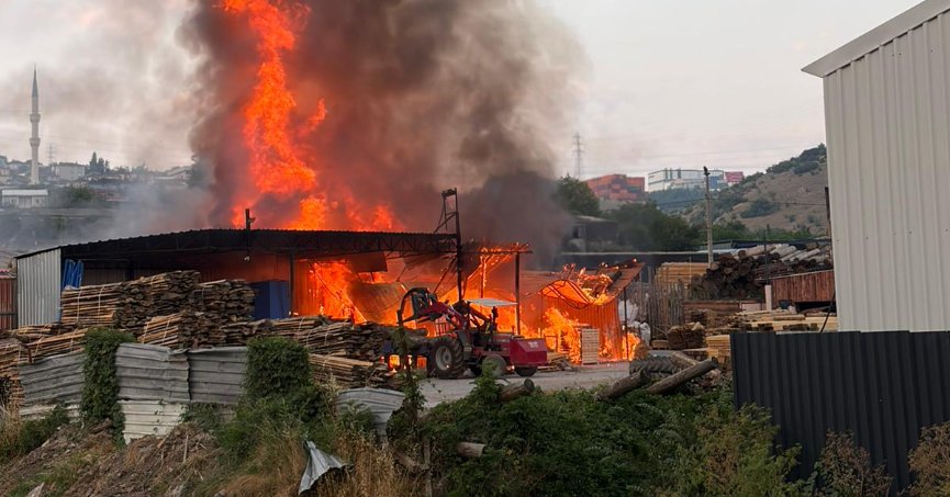 Palet fabrikasında korkutan yangın