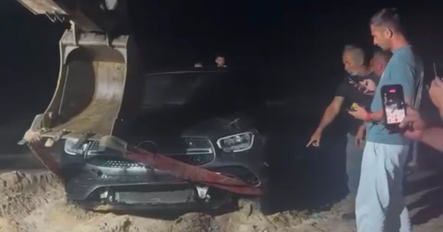 Kontrolden çıkan araç denize uçtu