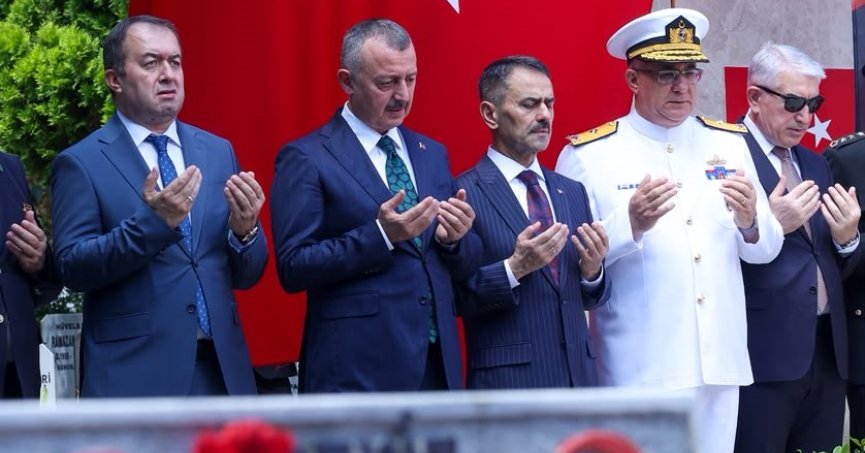 Dualar kahramanlar için yükseldi