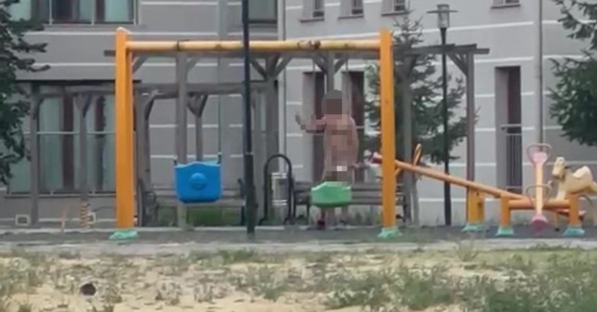 Elinde bıçakla parkta cinnet geçirdi