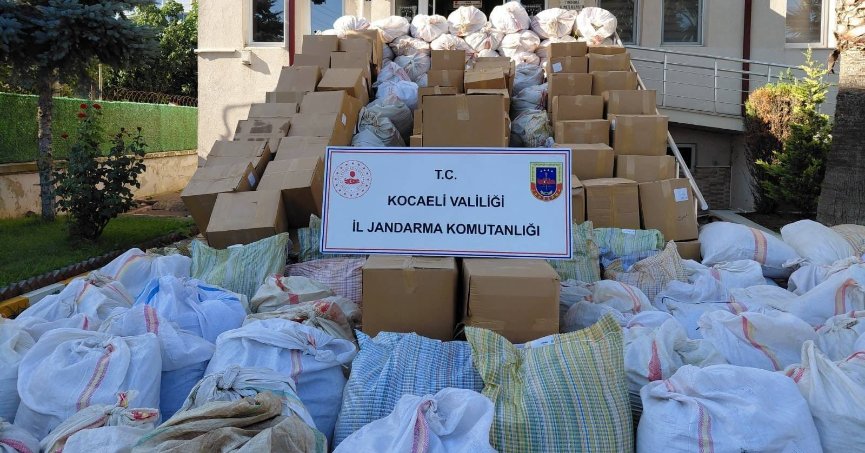 Araçta 5 ton kaçak tütün ele geçirildi