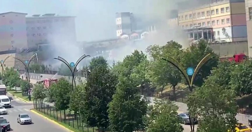 Adliye bahçesinde korkutan yangın
