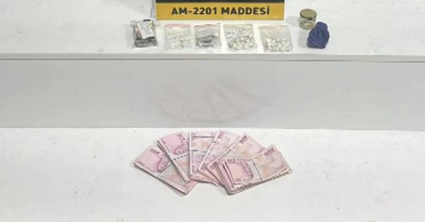 Mutfaktaki fırının altından uyuşturucu çıktı