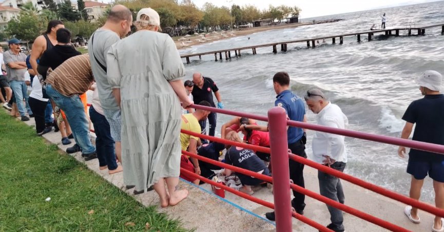 Öfkeyle denize atladı, ölümden döndü   