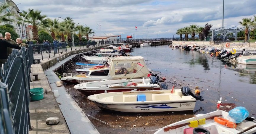 Fırtına balıkçı teknelerinde hasara yol açtı