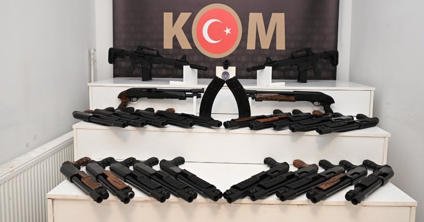 Şüpheli araçlardan çok sayıda tüfek çıktı