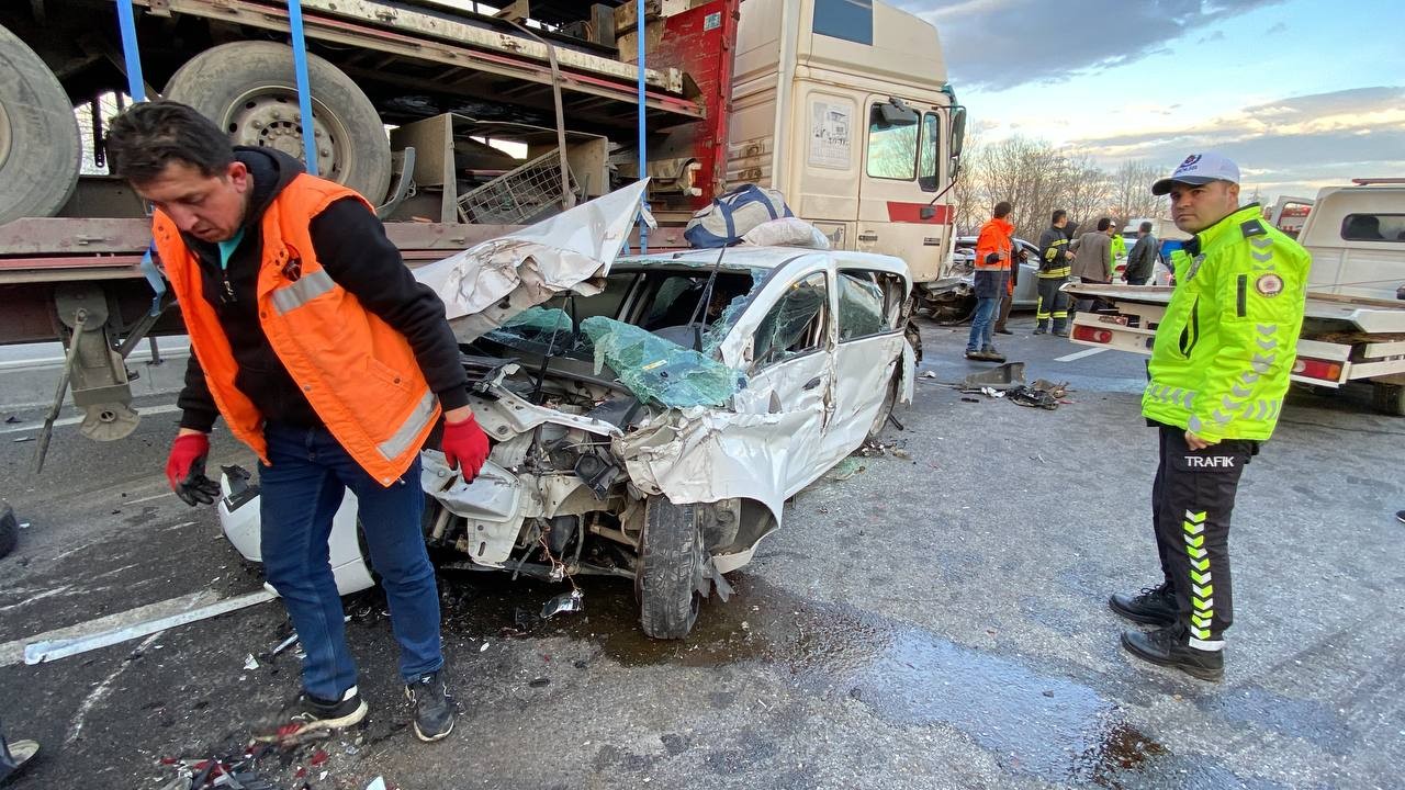 TEM’de 9 araçlı zincirleme kaza