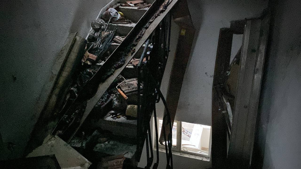 Binadaki hasar, gün ağarınca ortaya çıktı