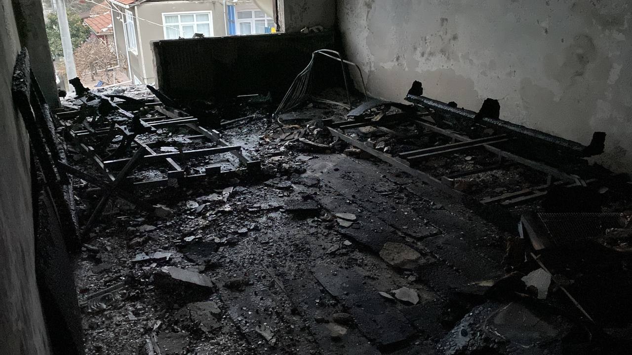 Binadaki hasar, gün ağarınca ortaya çıktı