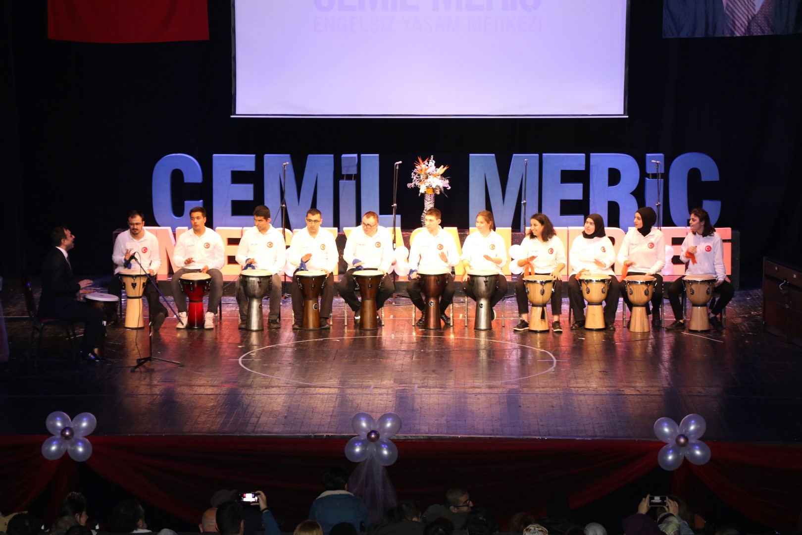 Özel öğrencilerden anlamlı gösteri