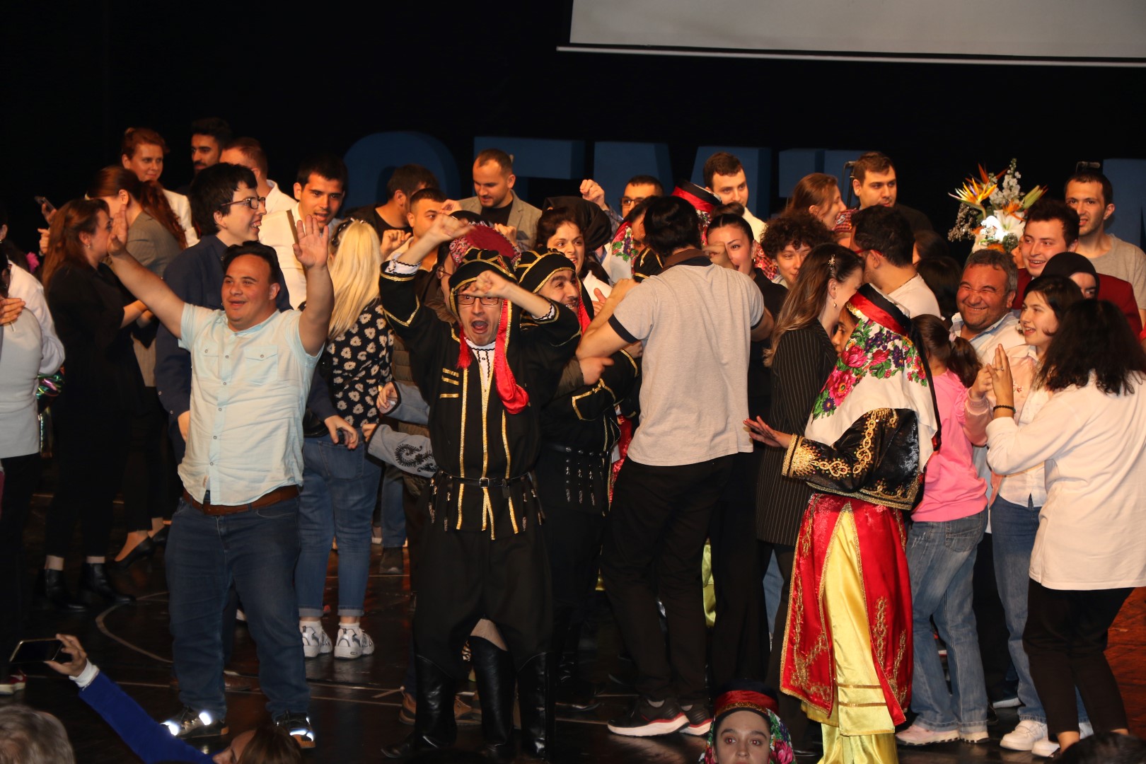 Özel öğrencilerden anlamlı gösteri